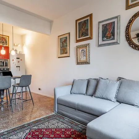 Cheerful Oltrarno